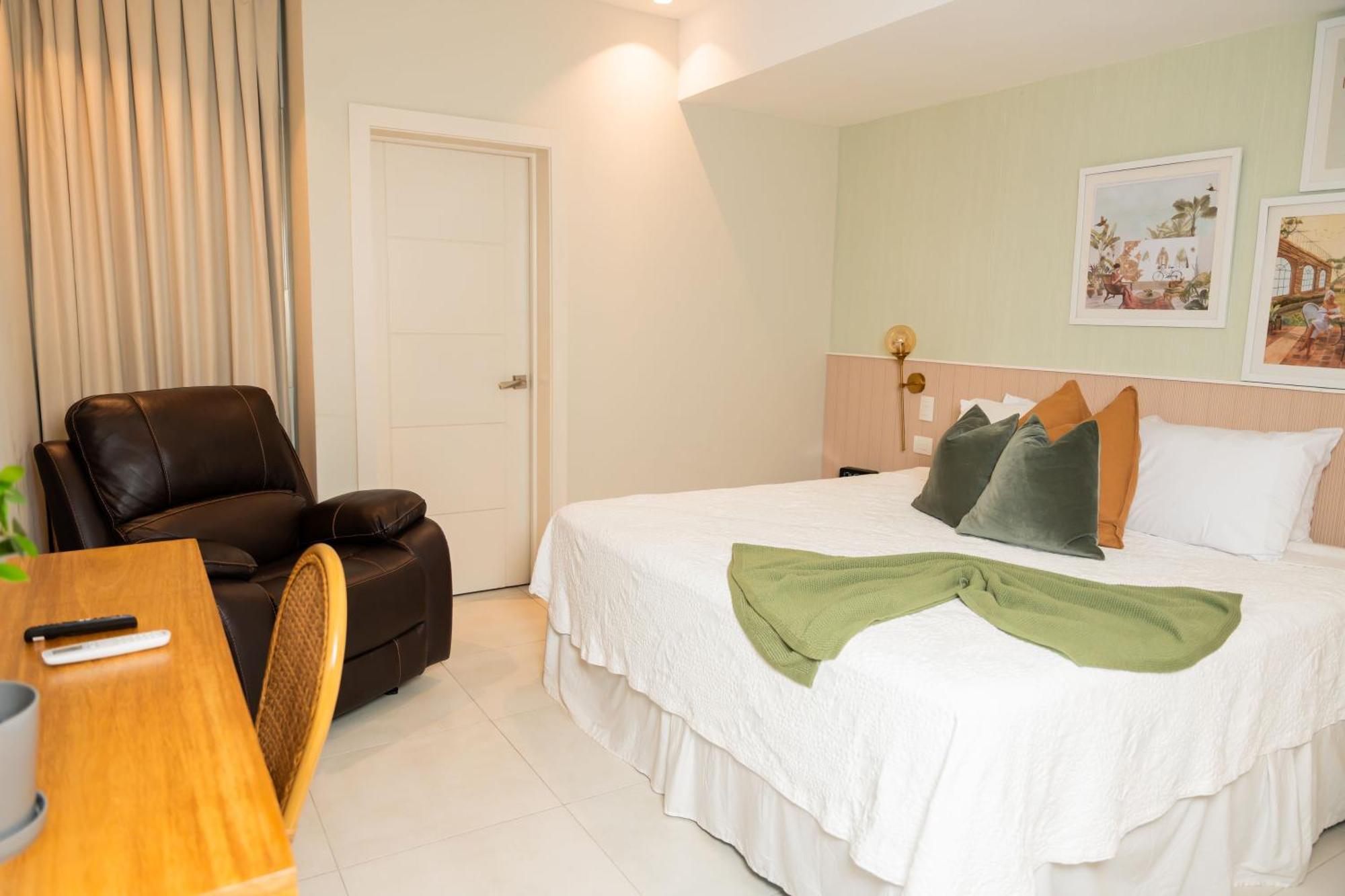 Hotel Stay Here Suites 聖多明哥 外观 照片