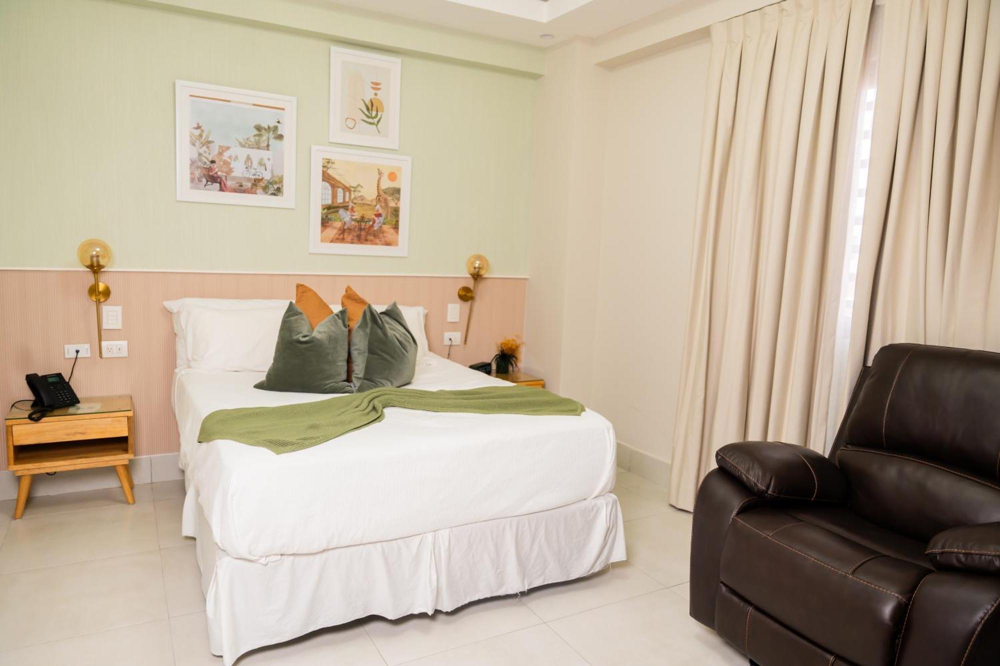 Hotel Stay Here Suites 聖多明哥 外观 照片