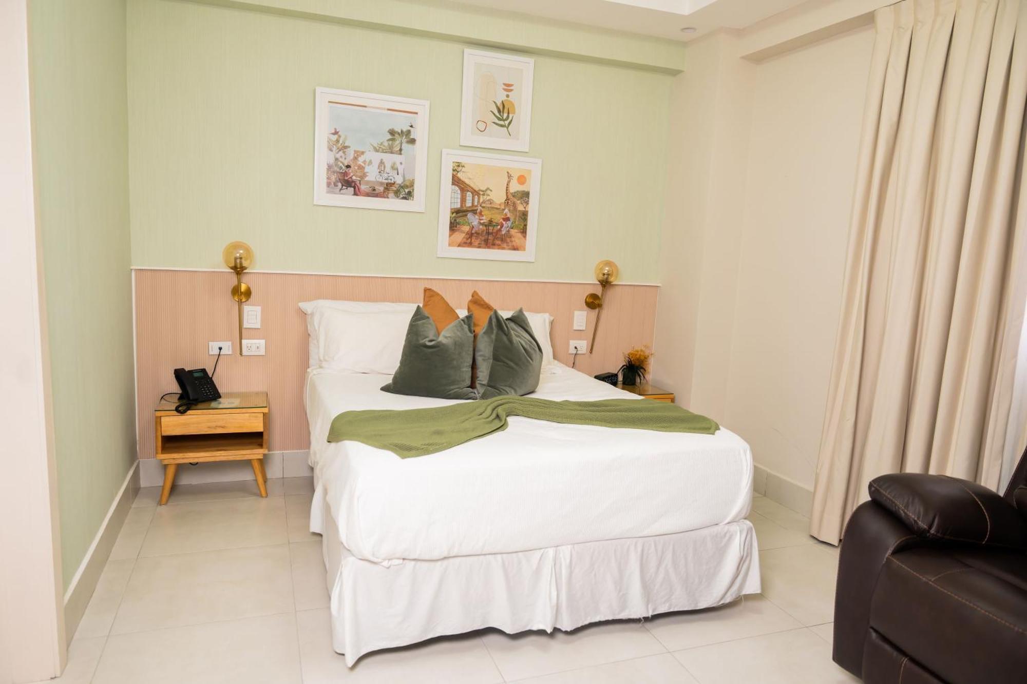 Hotel Stay Here Suites 聖多明哥 外观 照片