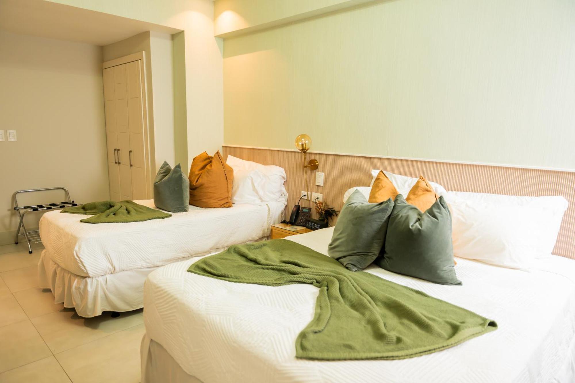 Hotel Stay Here Suites 聖多明哥 外观 照片