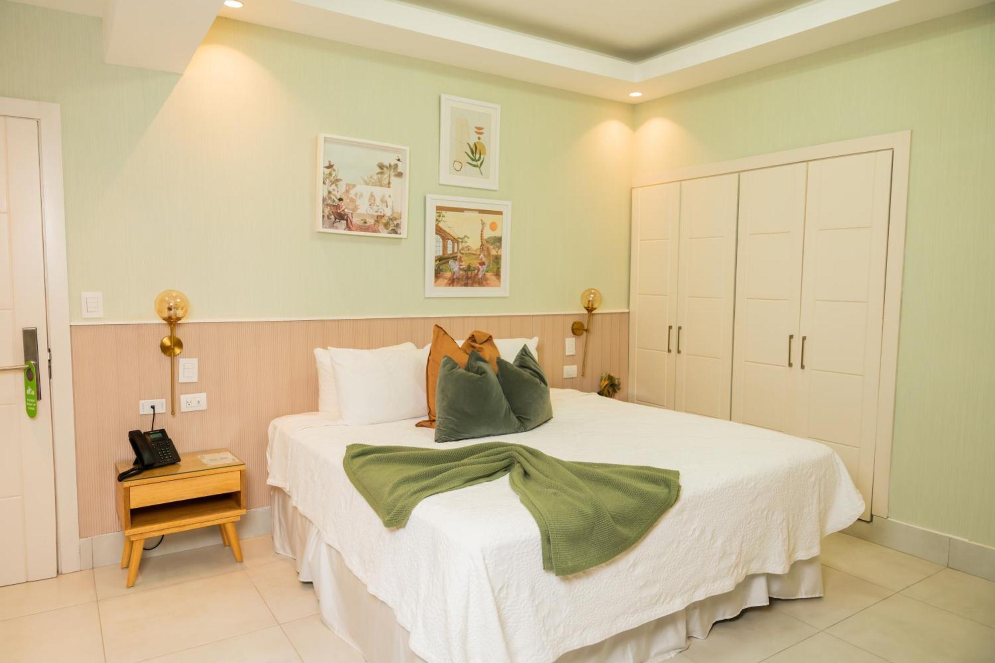 Hotel Stay Here Suites 聖多明哥 外观 照片