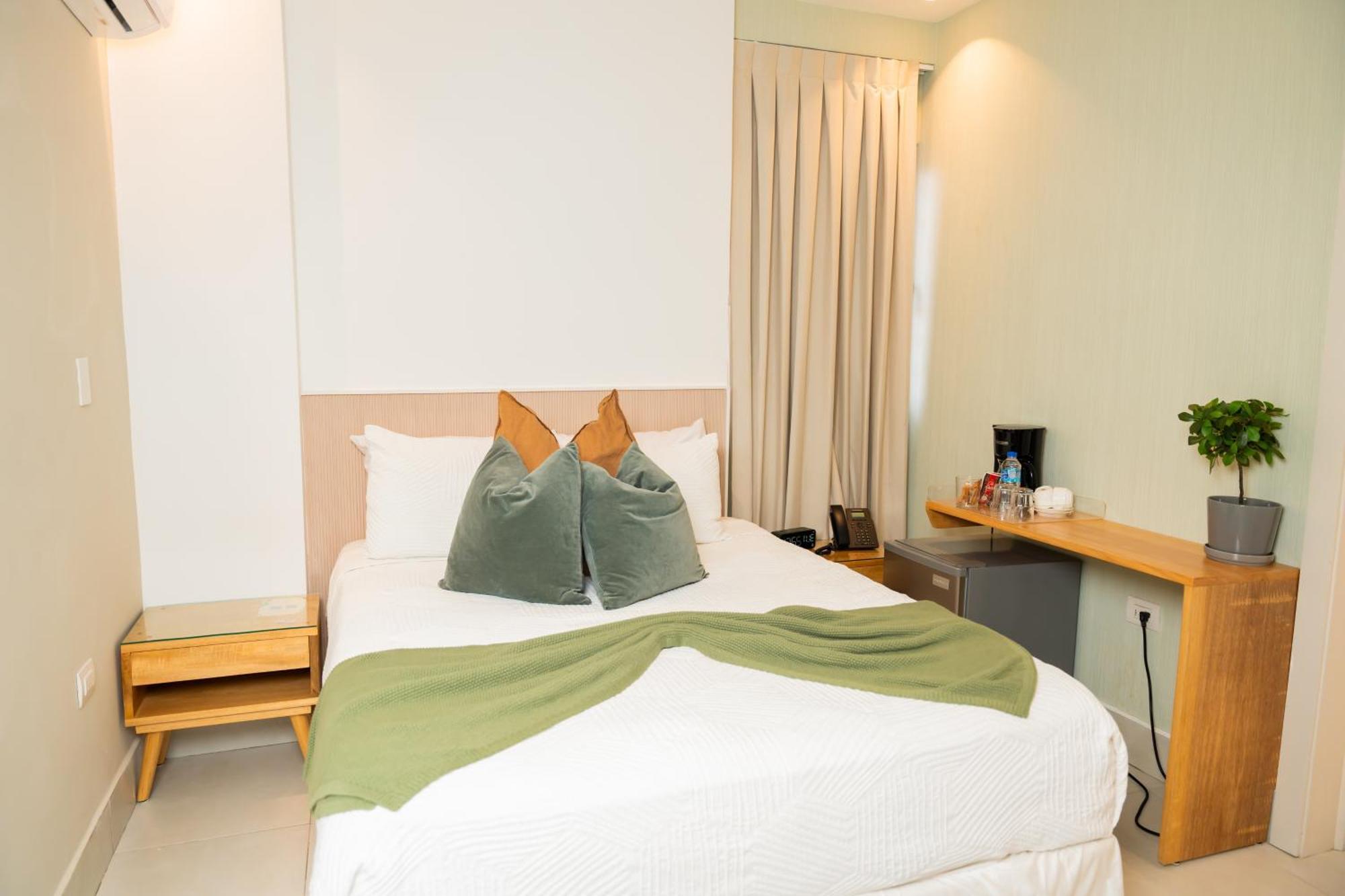 Hotel Stay Here Suites 聖多明哥 外观 照片