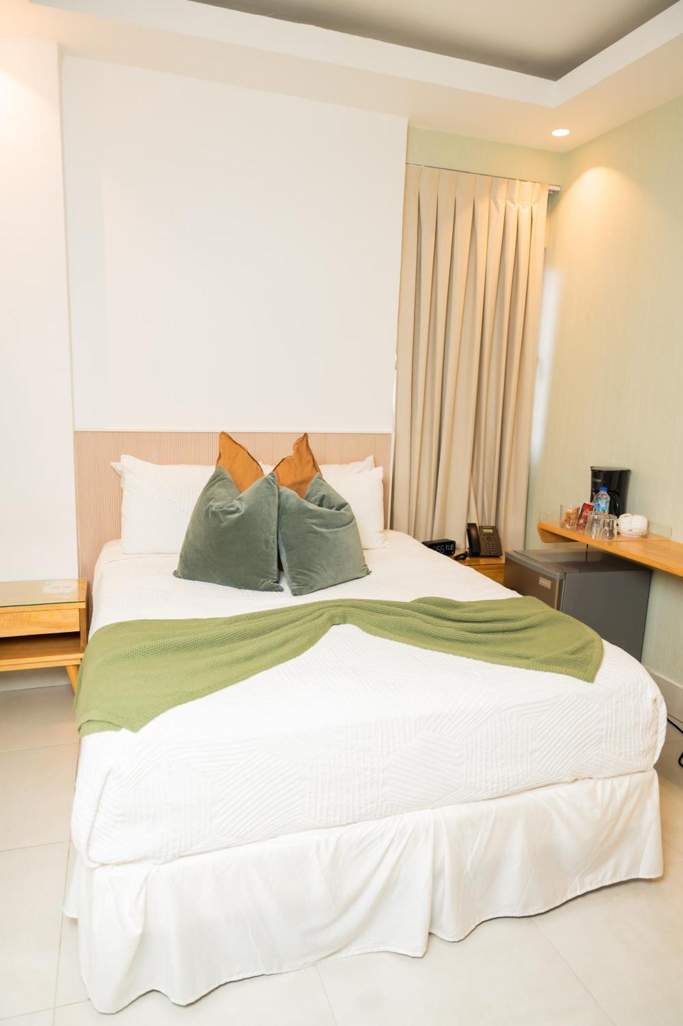 Hotel Stay Here Suites 聖多明哥 外观 照片