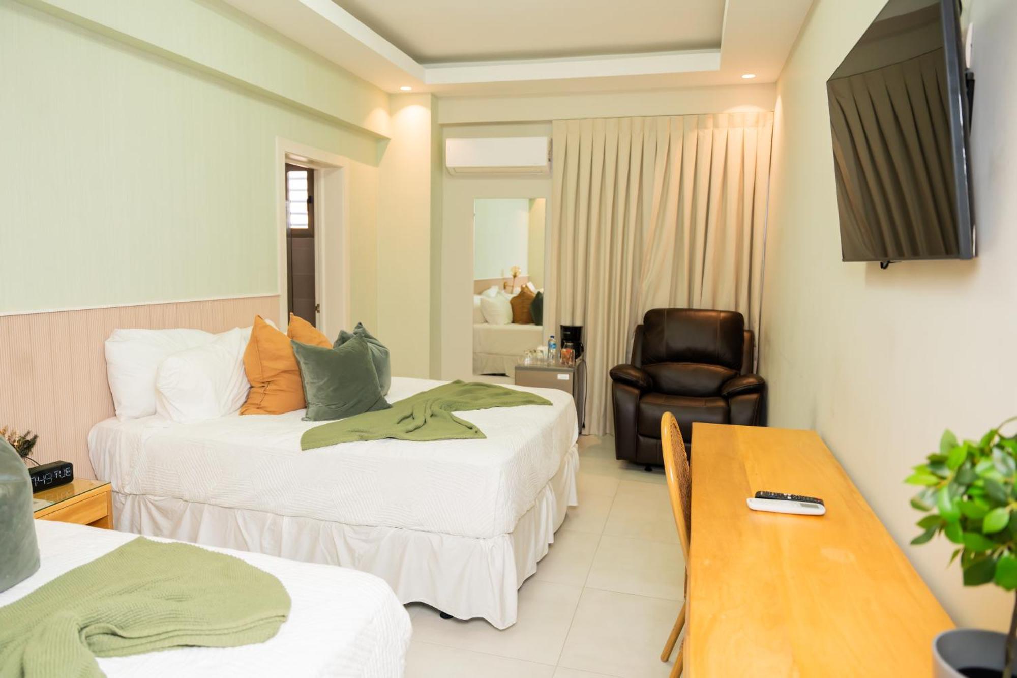Hotel Stay Here Suites 聖多明哥 外观 照片